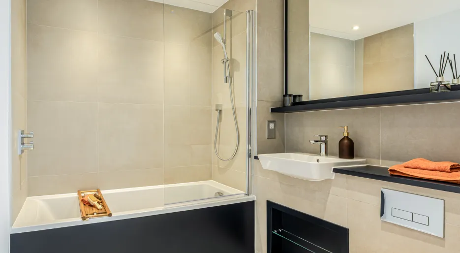 Lampton Parkside, 1bed 1bath showhome , Bathroom