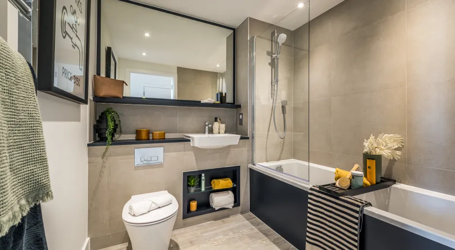 Lampton Parkside, 2 bedroom 2 bathroom, family bathroom