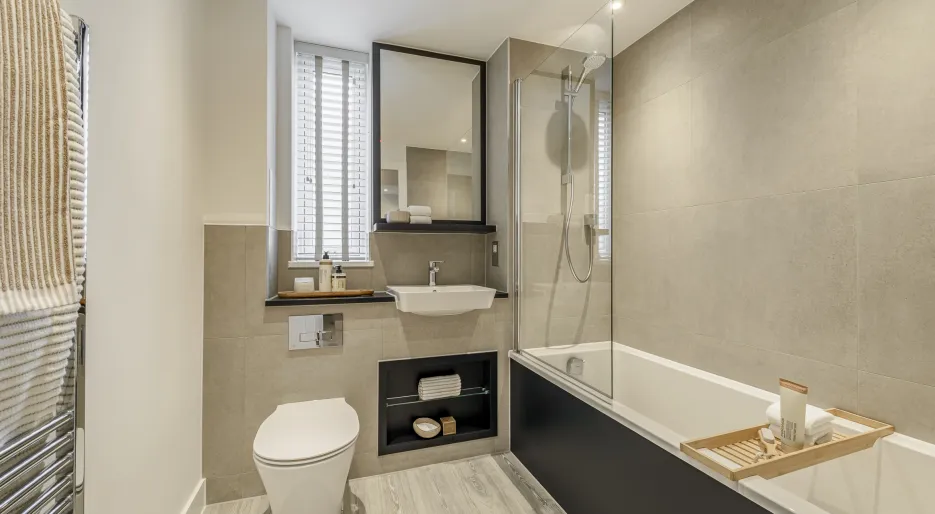 Lampton Parkside, 2 bedroom duplex, family bathroom