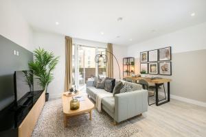 Lampton Parkside, one bedroom show home, living room.jpg